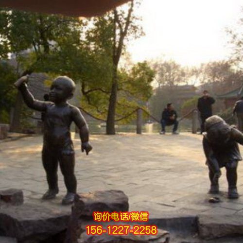 玻璃鋼人物雕塑，為廣場(chǎng)增添靈動(dòng)之美