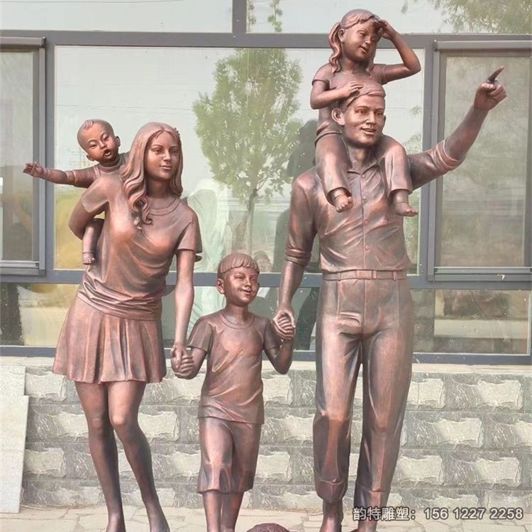 玻璃鋼一家人逛街雕塑，幸福五口之家雕塑生產廠家