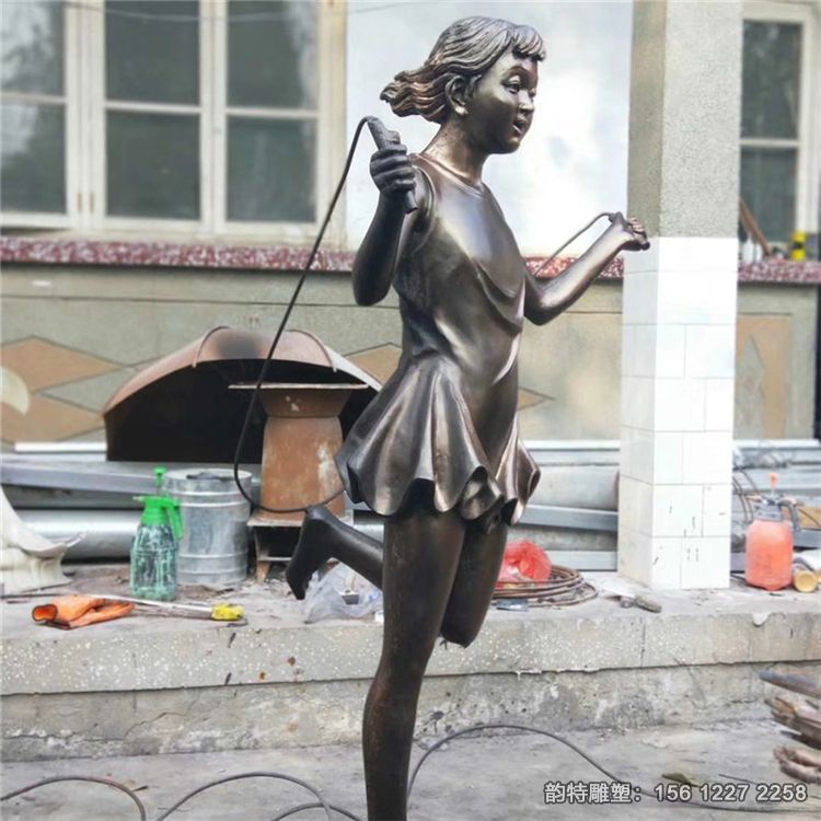 跳繩的女孩雕塑，童真童趣主題雕塑