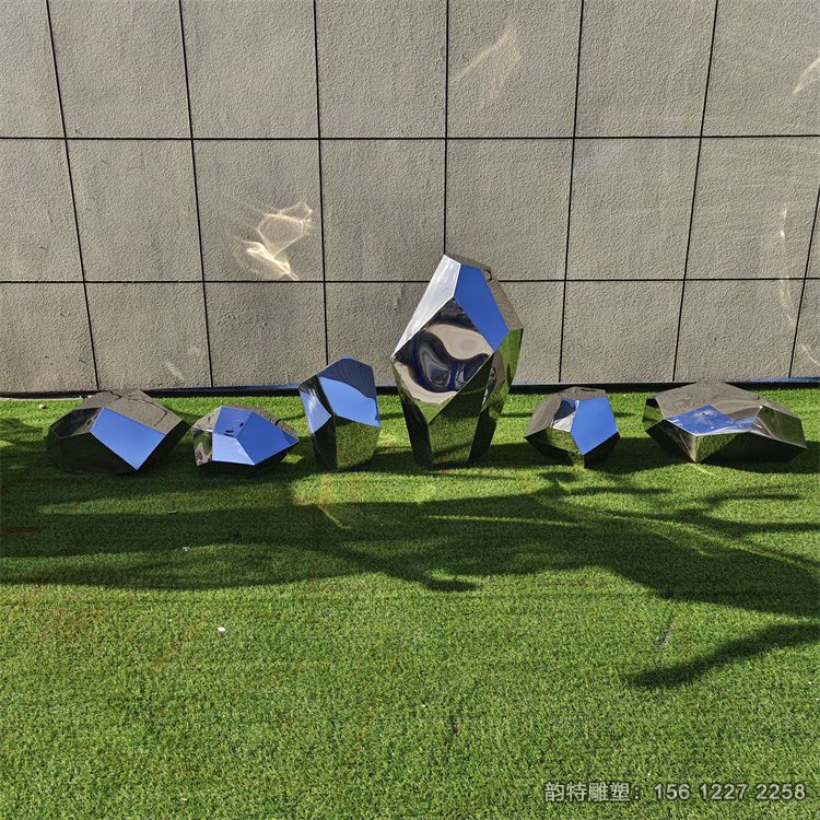 不銹鋼幾何切面石頭雕塑52 不銹鋼幾何切面石頭雕塑52