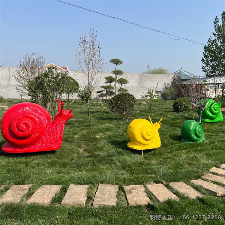 玻璃鋼蝸牛雕塑廠家，定做彩色卡通蝸牛雕塑