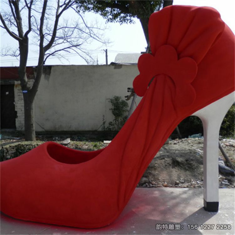 玻璃鋼紅色高跟鞋雕塑，商場鞋店主題雕塑加工廠家
