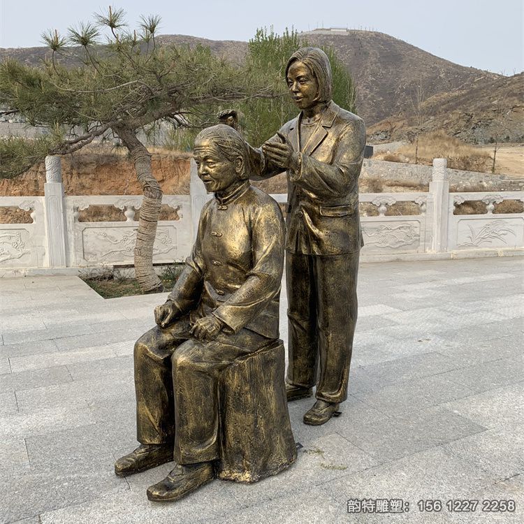 玻璃鋼孝文化人物雕塑，給母親洗腳雕塑圖片