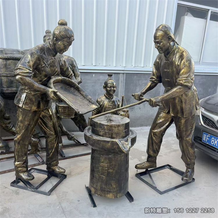 玻璃鋼老婆婆推磨雕塑，磨豆?jié){人物雕塑